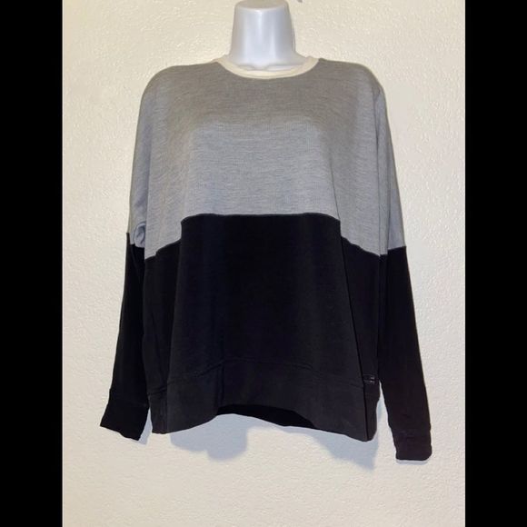 Icebreaker Tops - Icebreaker Merino Cool-Lite Momentum Crewe Sweater L/S Medium